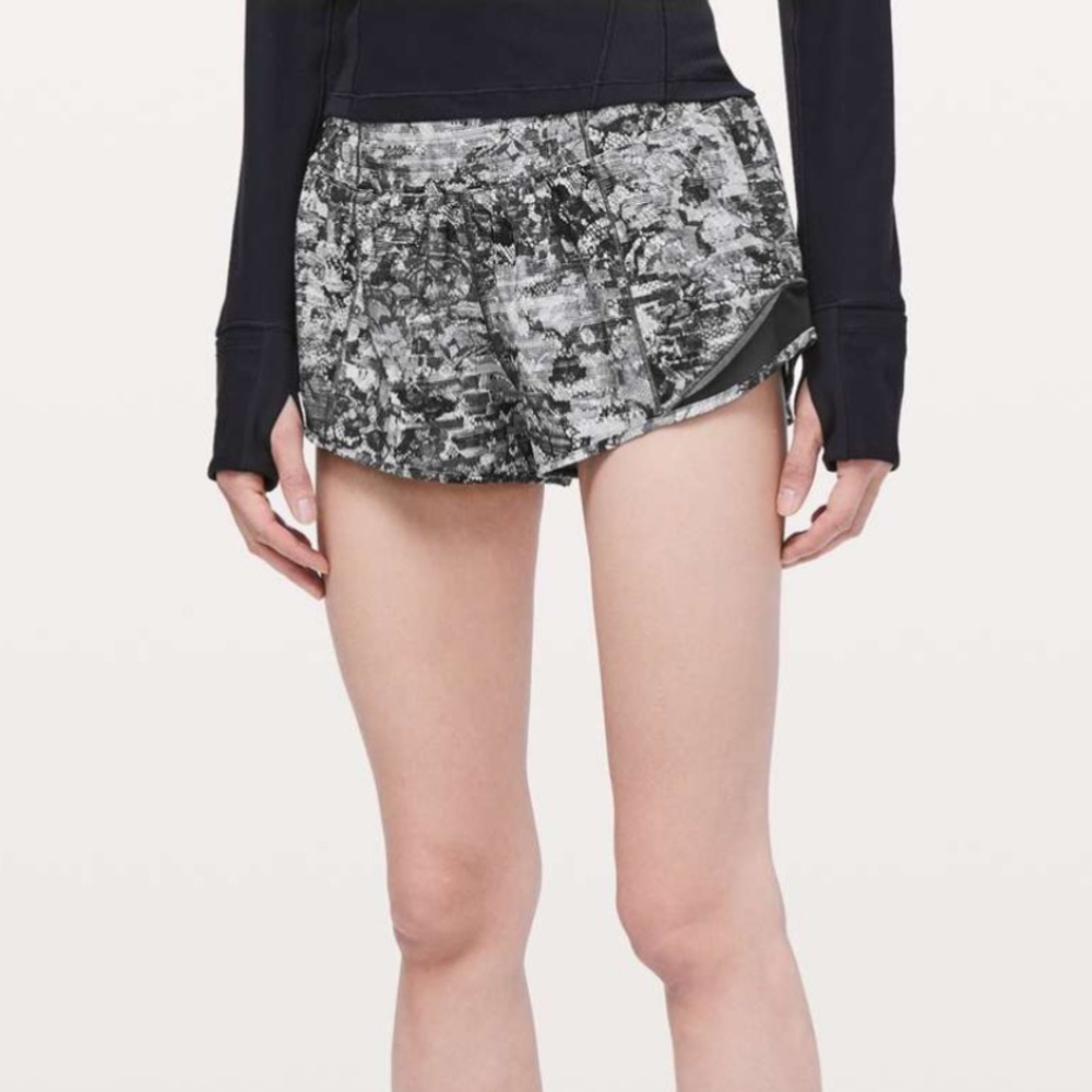 Lululemon Hotty Hot Short ll 2.5”